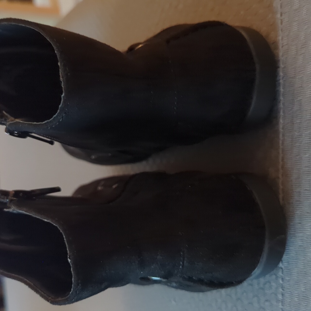 Black High-Top Women's Shoes - Picture 3 of 8